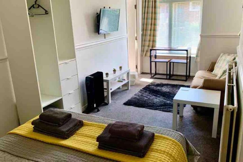 1Studio Avenue House Scarborough Luaran gambar